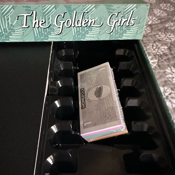 Monopoly - Golden Girls Edition - Picture 7 of 13
